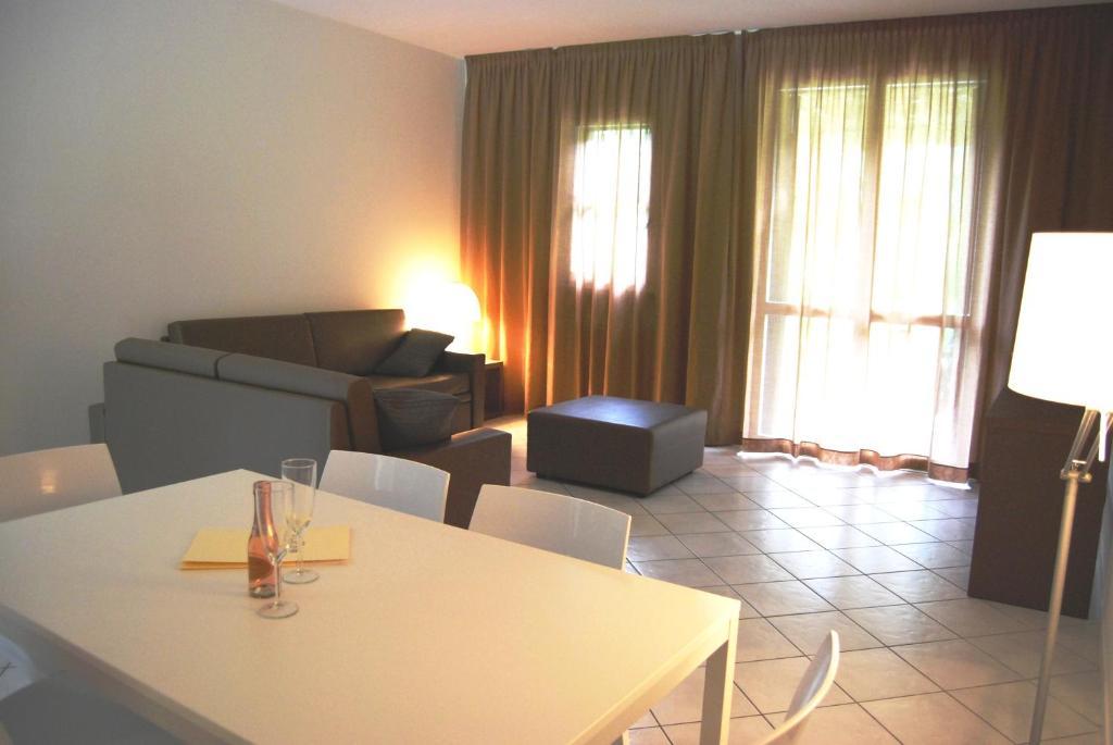 Aparthotel Residenze Al Colle Dei Pini Riccione Zimmer foto